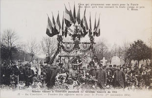 Commémoration devant les tombes de soldats 1er novembre 1914